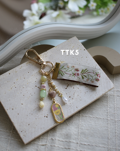 Trinket Treasures • Keychain ✨